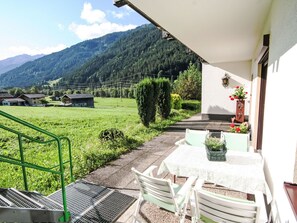 Outdoor dining - Lovely apartment for 6 guests with WIFI, TV and terrace (Sankt Gallenkirch)