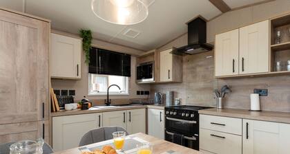 Stunning private villa for 4 guests with WIFI, TV and patio