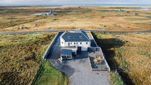 Exterior - Wonderful private villa for 17 people with hot tub, WIFI, TV, patio and panoramic view (Daliburgh)