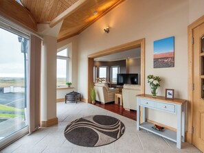 Diseño De Interiores, Mueble, Sofá, Piso, Suelo, Habitación, Techo, Sala, Departamento