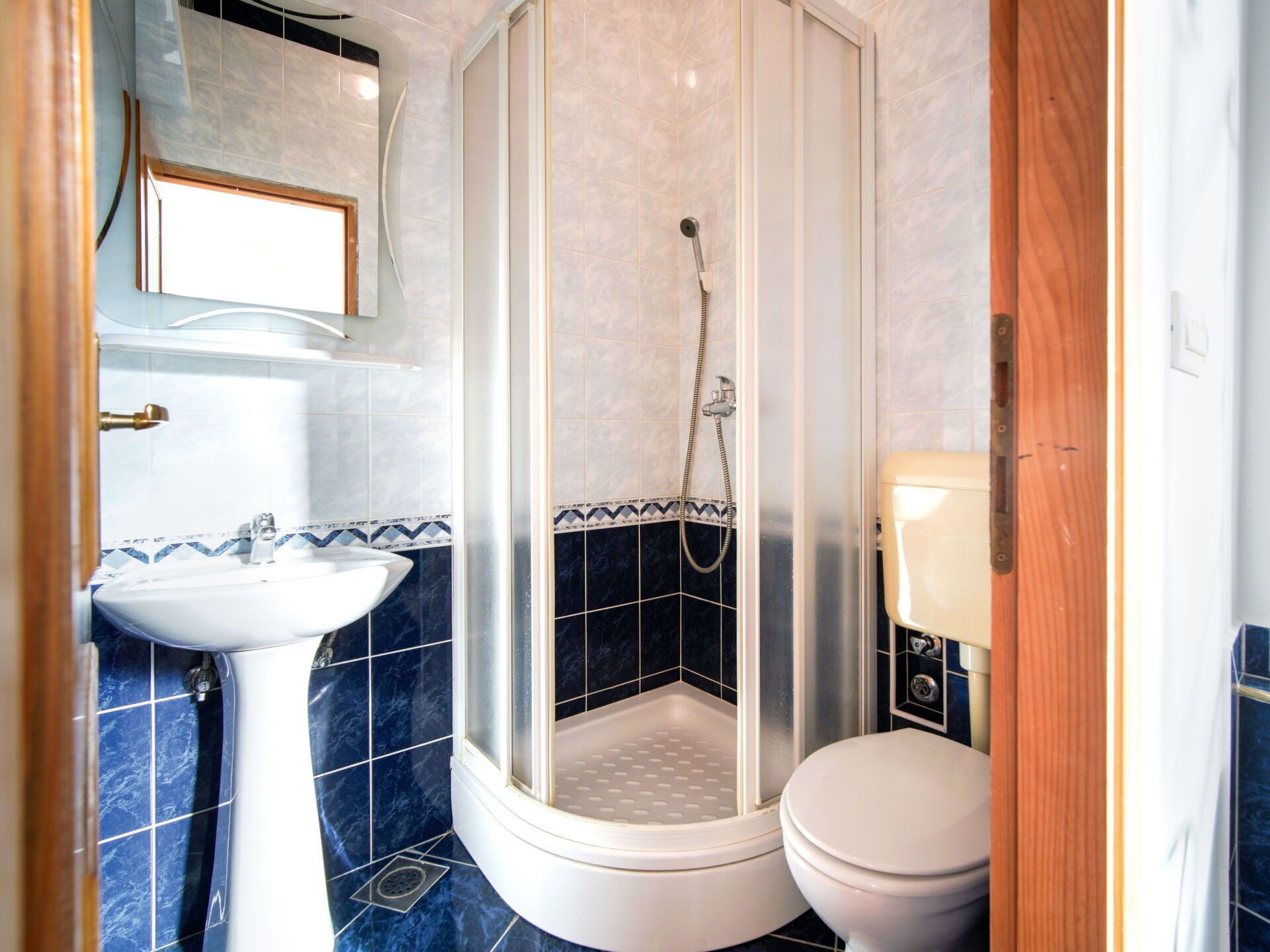 Arreglo De Tubería, Baño, Lavabo Del Baño, Piso, Suelo, Diseño De Interiores, Lavabo, Plomería, Habitación, Baño