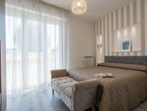 2 Schlafzimmer, Reisekinderbett, kostenloses WLAN, Bettwäsche
