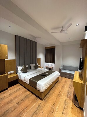 Deluxe Room, City View - Hotel Prime Town (Ahmedabad)