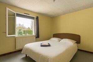 2 bedrooms, WiFi, bed sheets