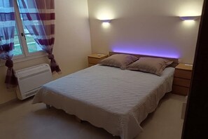 Iron/ironing board, WiFi, bed sheets