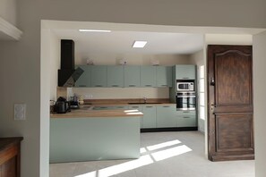 Mikrowelle, Ofen, Herdplatte, Geschirrspüler