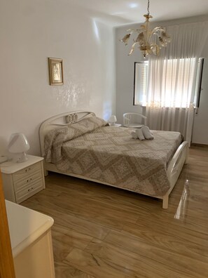 3 chambres, fer et planche à repasser, Wi-Fi, literie fournie