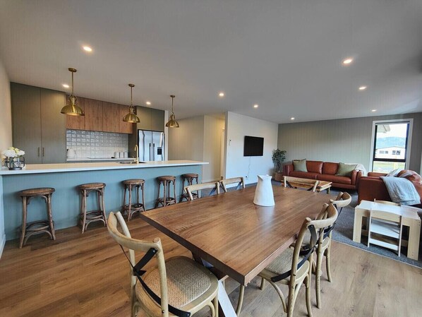 Dining - Luxury on Luxmore Drive (Te Anau)