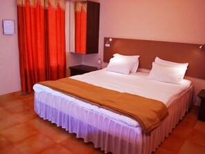 Bed sheets - Murlee Pure Veg Resort (Bhor)