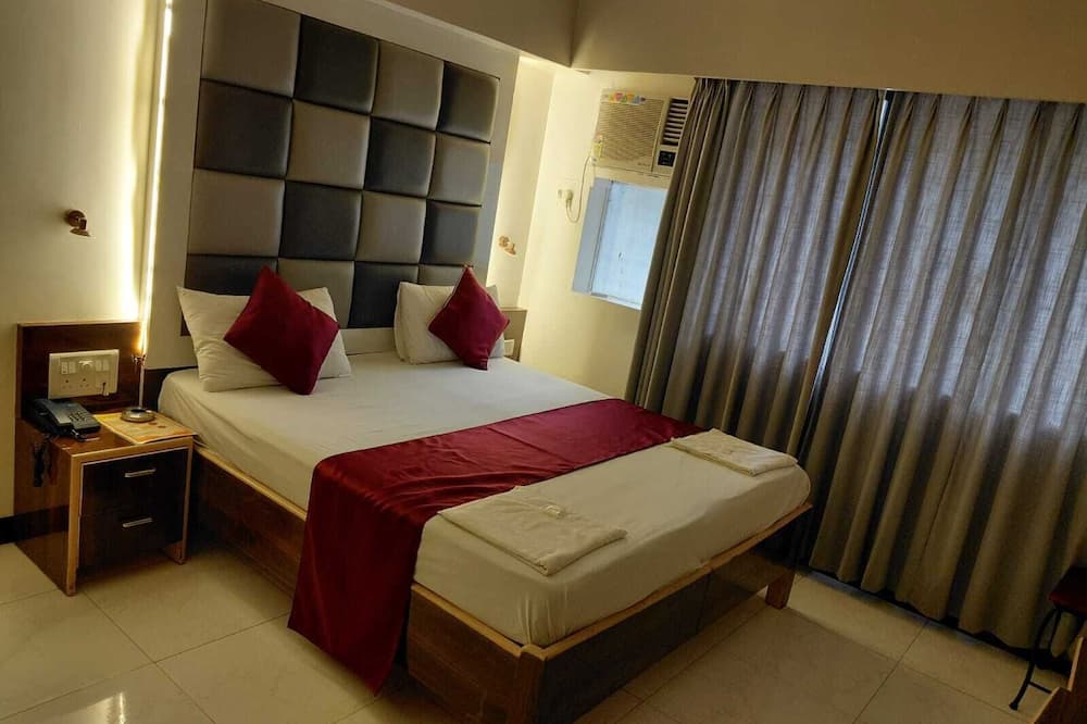 HOTEL WOODLAND