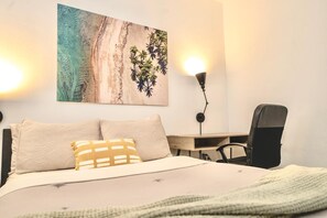 3 habitaciones, escritorio, tabla de planchar con plancha y wifi gratis 