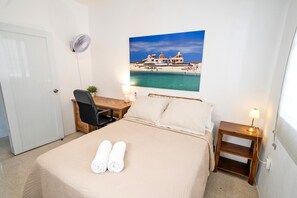 3 bedrooms, desk, iron/ironing board, free WiFi