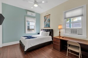 4 bedrooms, desk, iron/ironing board, free WiFi