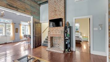 办公桌、熨斗/熨衣板、免费 WiFi、床单