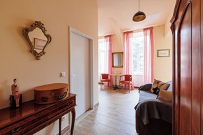 Living area - Altwienerhof, a cozy-artistic suite with top connections in Vienna (Wien)