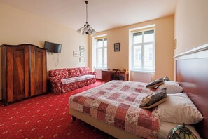 1 bedroom, iron/ironing board, WiFi, bed sheets - Altwienerhof, a cozy-artistic suite with top connections in Vienna (Wien)