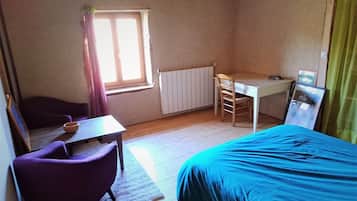 3 bedrooms, iron/ironing board, bed sheets