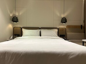 Deluxe Double Room - 7 Apple Hotel Vizag (Visakhapatnam)