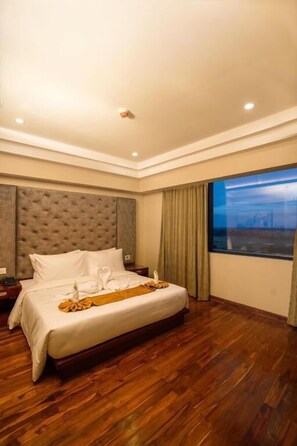 In-room safe, desk, iron/ironing board, free WiFi