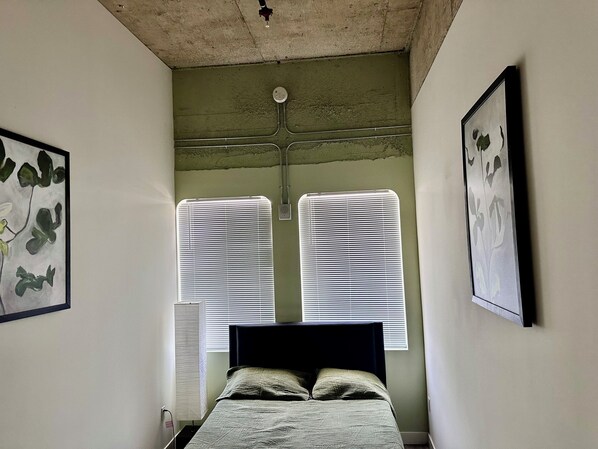 1 غرفة نوم ومكواة/لوح كي وواي فاي وملاءات أسرّة