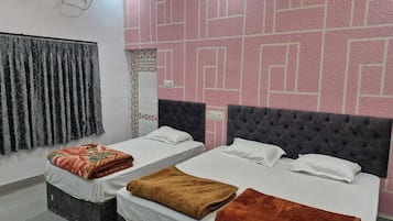 Værelse til 3 personer | Ekstra senge (tillægsgebyr), gratis Wi-Fi, sengetøj