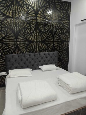 Single Room | Rollaway beds, free WiFi, bed sheets