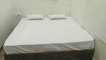 Deluxe Room | Rollaway beds, free WiFi, bed sheets