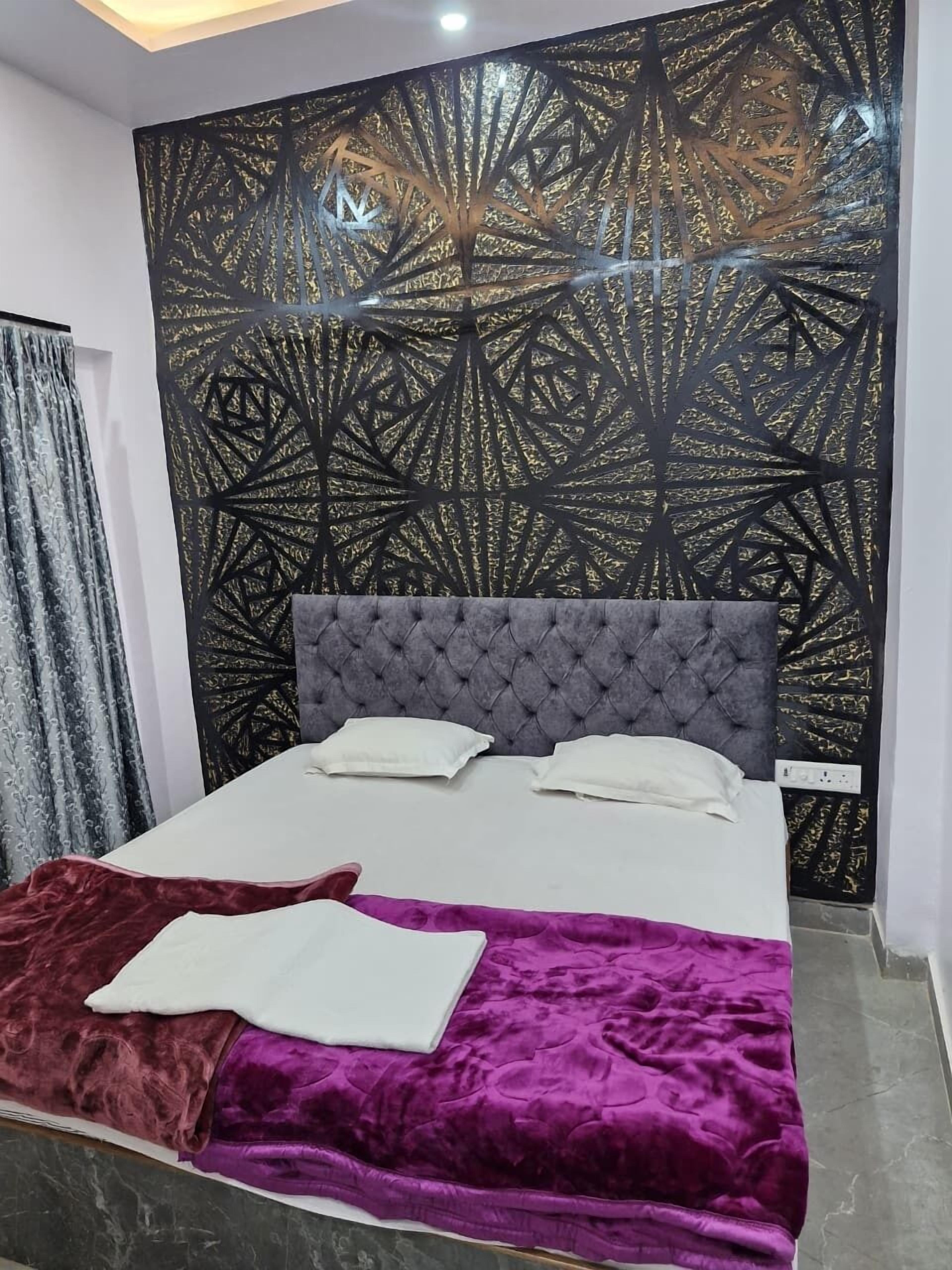 Deluxe Room | Rollaway beds, free WiFi, bed sheets