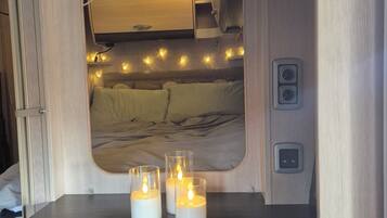 1 habitación, tabla de planchar con plancha, wifi gratis y ropa de cama