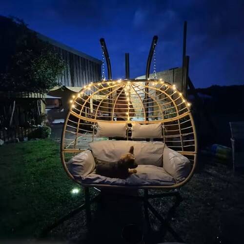 The Cosy Hide - a romantic, rural retreat