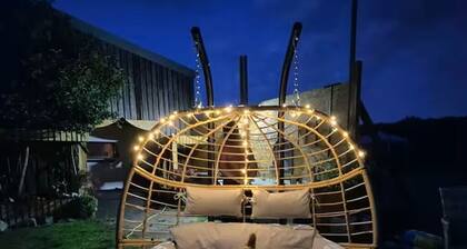 The Cosy Hide - a romantic, rural retreat