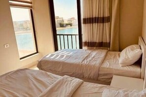 3 habitaciones, tabla de planchar con plancha, wifi y ropa de cama 