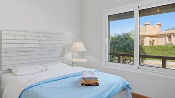 3 soverom, strykejern/-brett, wi-fi og sengetøy