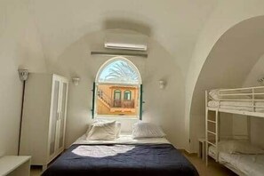 1 غرف�ة نوم وواي فاي وملاءات أسرّة