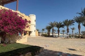 المنطقة المحيطة بالمنشأة