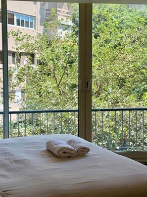 2 habitaciones, tabla de planchar con plancha, wifi y ropa de cama