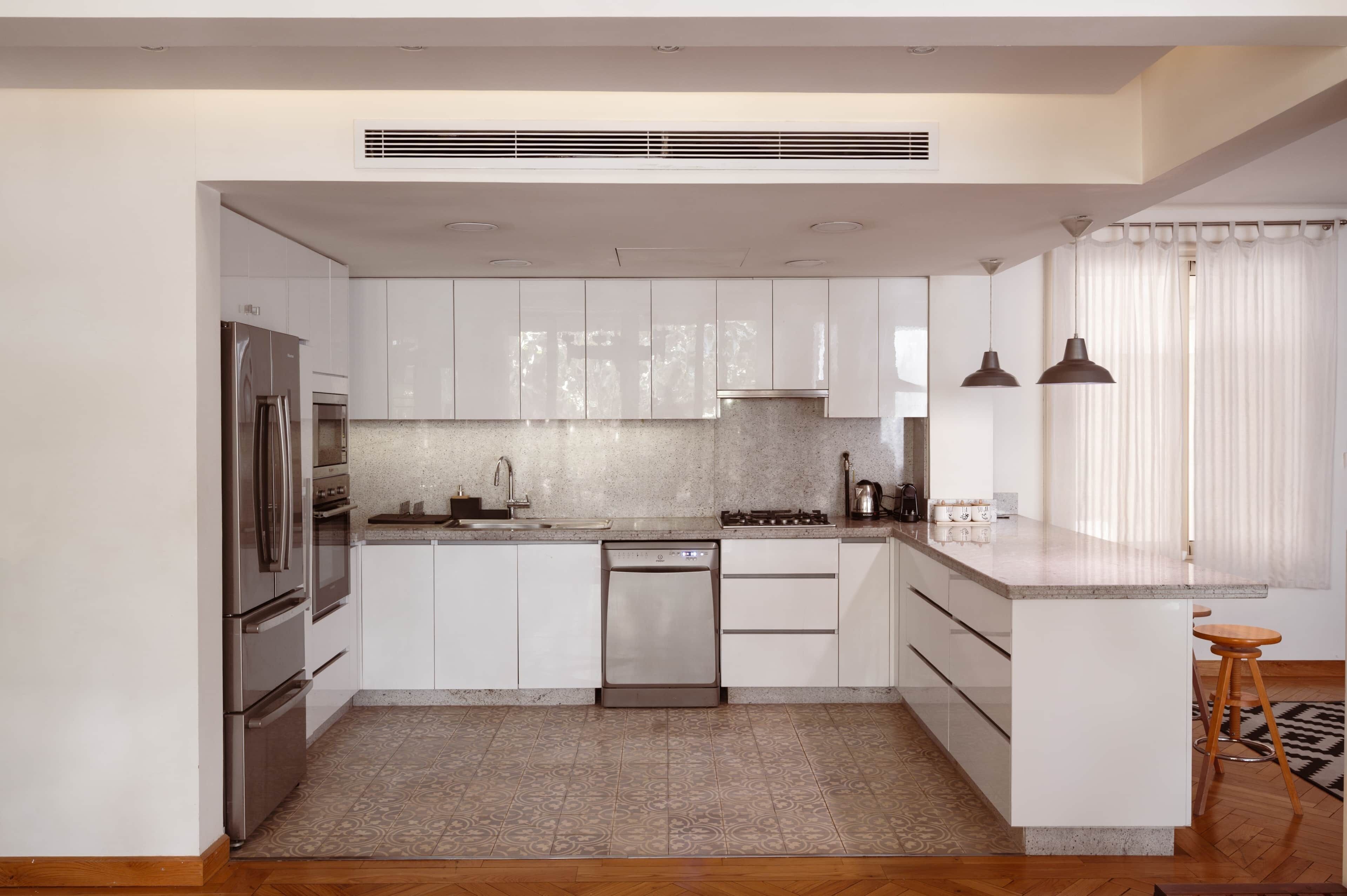 Køleskab, mikrobølgeovn, ovn, kogeplade