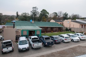 Vista frontal de la propiedad