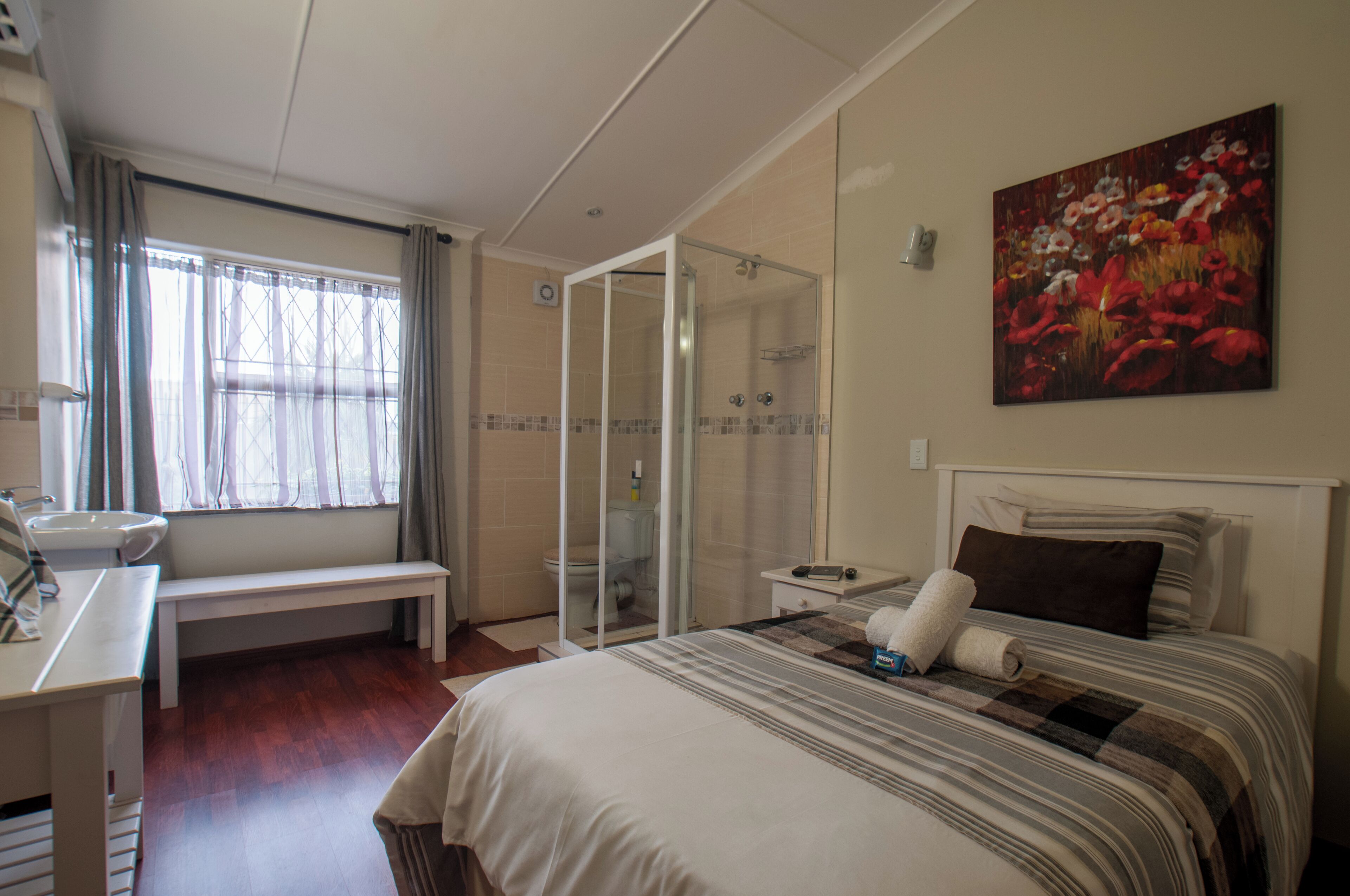 Business Double Room | Iron/ironing board, free WiFi