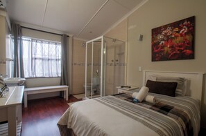 Business Double Room | Iron/ironing board, free WiFi