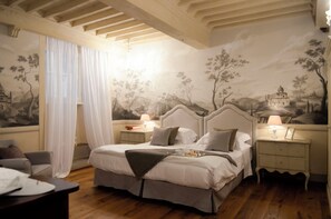 5 bedrooms, iron/ironing board, Internet, bed sheets - La Corte Di Ambra Historical House - Historical Center of Cortona (Cortona)