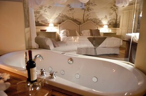 5 bedrooms, iron/ironing board, Internet, bed sheets - La Corte Di Ambra Historical House - Historical Center of Cortona (Cortona)