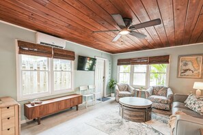 TV - Cozy Escape - 1 BR - Walk to Siesta Key Beach (Sarasota)