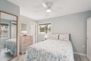 1 bedroom, WiFi, bed sheets - Cozy Escape - 1 BR - Walk to Siesta Key Beach (Sarasota)