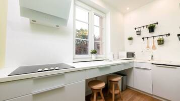 Kühlschrank, Ofen, Herdplatte, Geschirrspüler