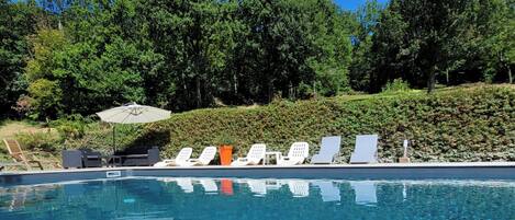 Außenpool (je nach Saison geöffnet), Cabañas (kostenlos), Sonnenschirme