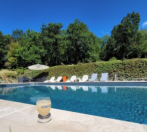 Seasonal outdoor pool, free cabanas, pool umbrellas