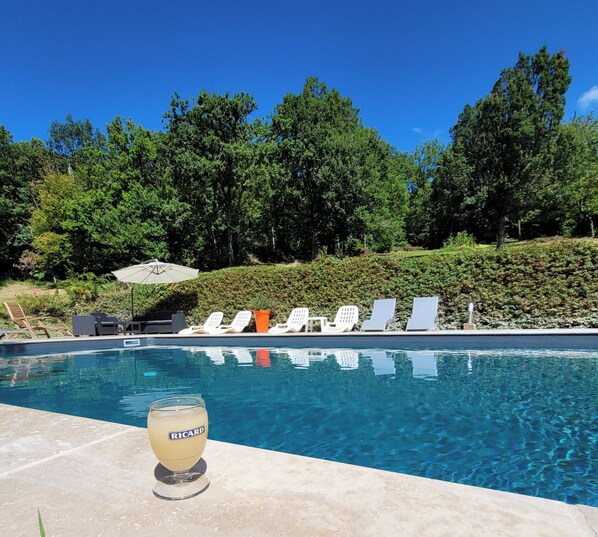 Seasonal outdoor pool, free pool cabanas, pool umbrellas