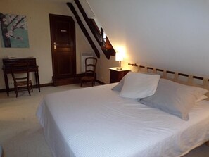 Soundproofing, iron/ironing board, free WiFi