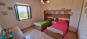 3 habitaciones, escritorio, internet y ropa de cama 